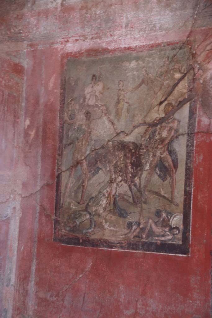 I.10.4 Pompeii. September 2021.
Room 15, central wall painting of the Punishment of Dirce from south wall. Photo courtesy of Klaus Heese.