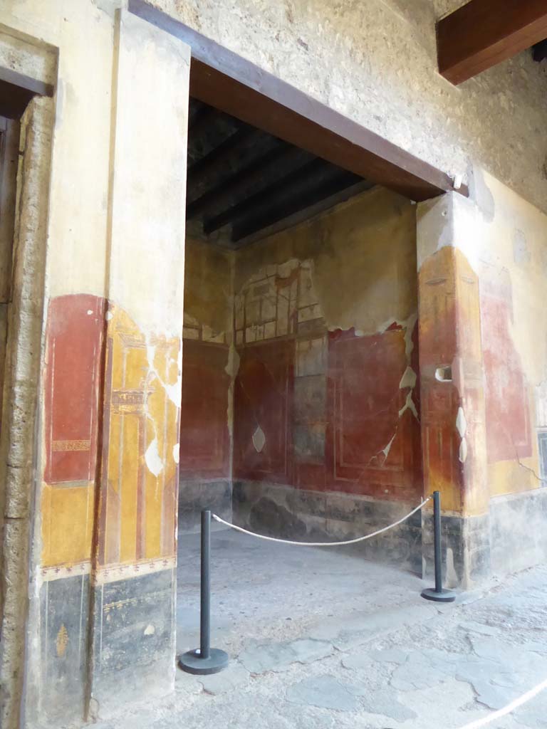 I.10.4 Pompeii. September 2017. Room 4, looking south-east from atrium.
Foto Annette Haug, ERC Grant 681269 DÉCOR.