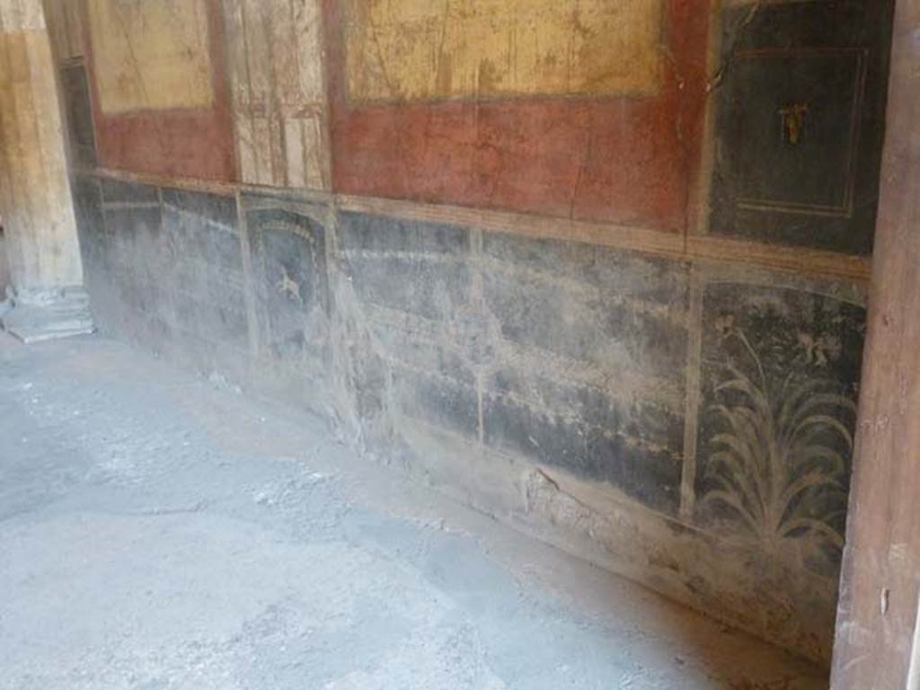 I.10.4 Pompeii. September 2015. Room 8, looking north along lower (zoccolo) of east wall of the tablinum.