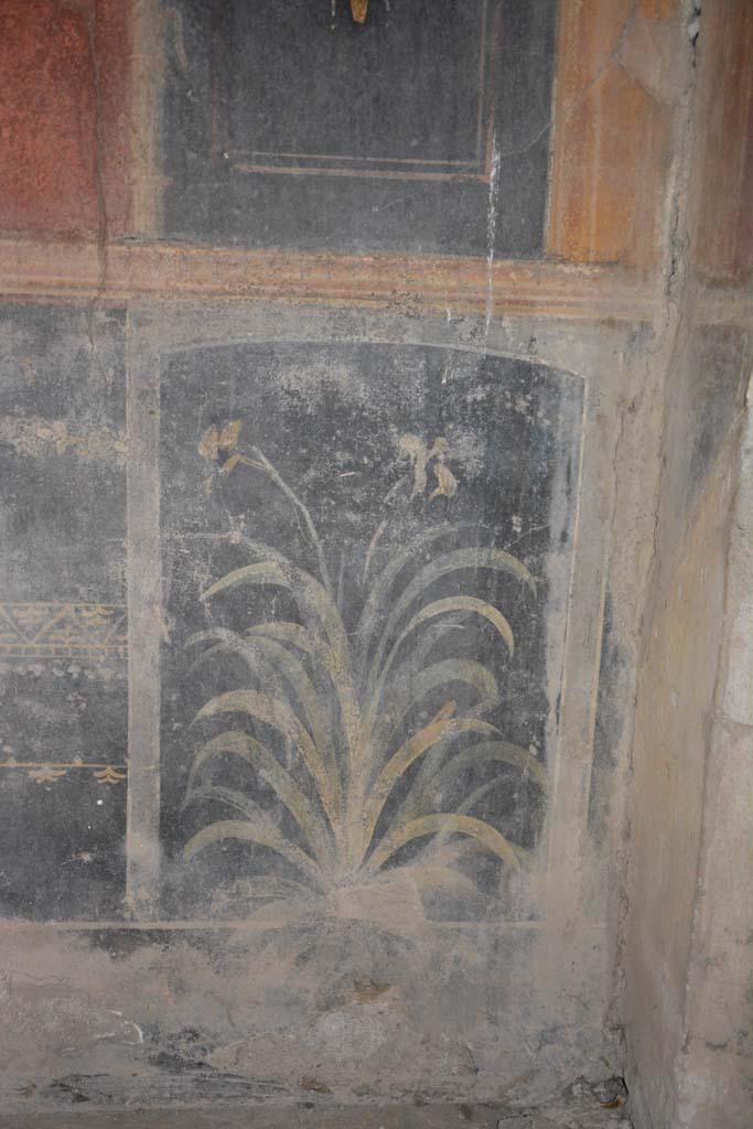 I.10.4 Pompeii. October 2017. Room 8, detail from panel at south end of east wall.
Foto Annette Haug, ERC Grant 681269 DÉCOR.
