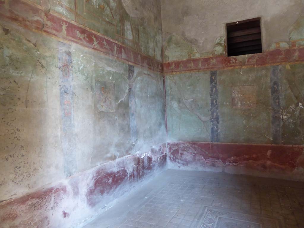 I.10.4 Pompeii. September 2017. Room 11, looking north along west wall towards north-west corner and north wall.
Foto Annette Haug, ERC Grant 681269 DÉCOR.