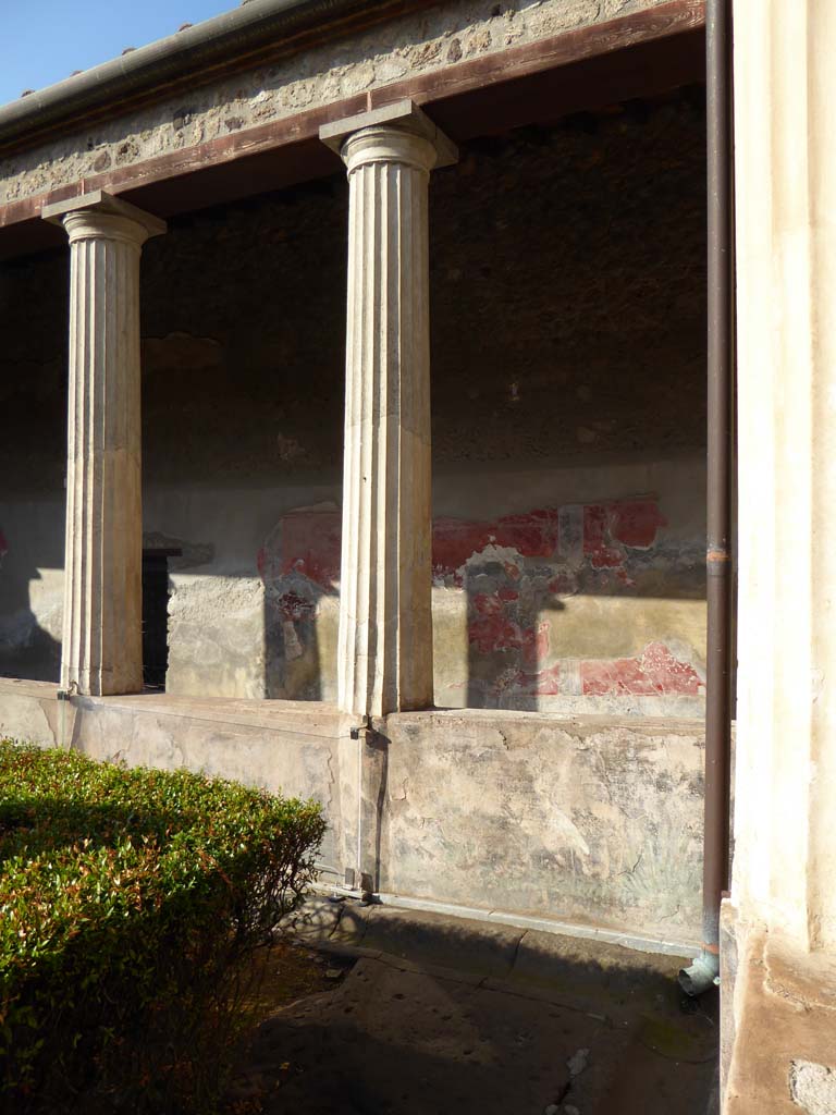 I.10.4 Pompeii. September 2017. Looking towards west portico and pluteus.
Foto Annette Haug, ERC Grant 681269 DÉCOR.
