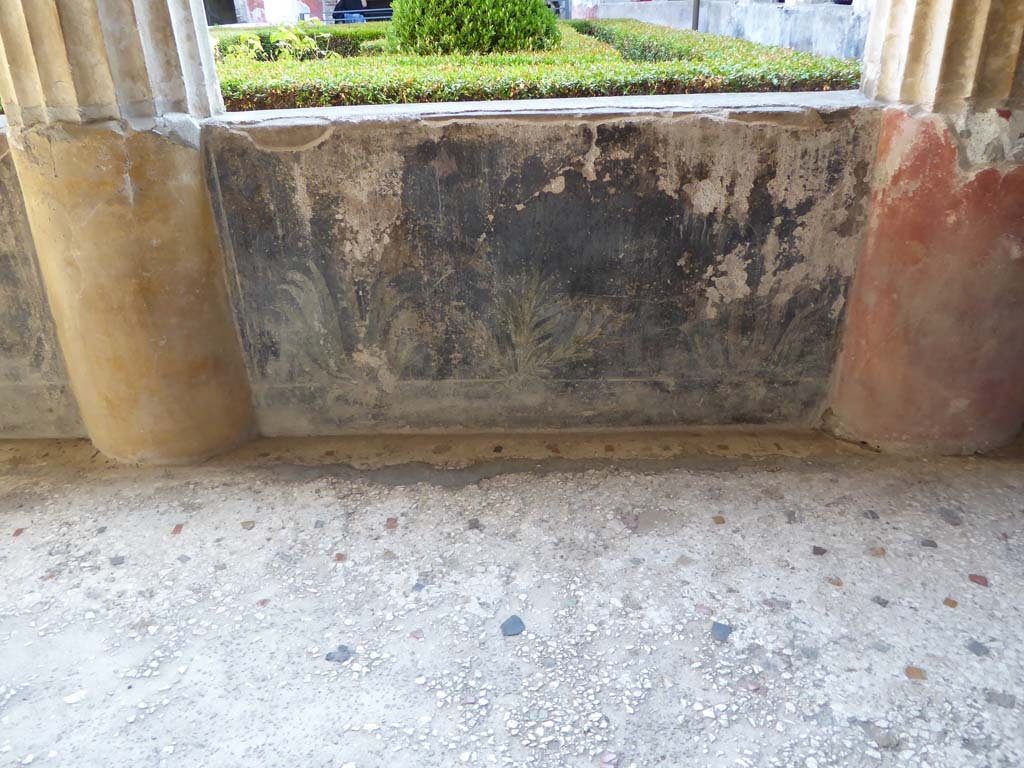 I.10.4 Pompeii. September 2017. Painted pluteus from west portico, near south end.
Foto Annette Haug, ERC Grant 681269 DÉCOR.