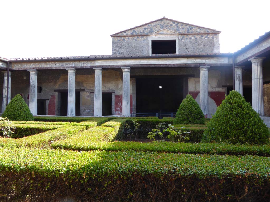 I.10.4 Pompeii. September 2017. Looking east across peristyle from west portico.
Foto Annette Haug, ERC Grant 681269 DÉCOR.