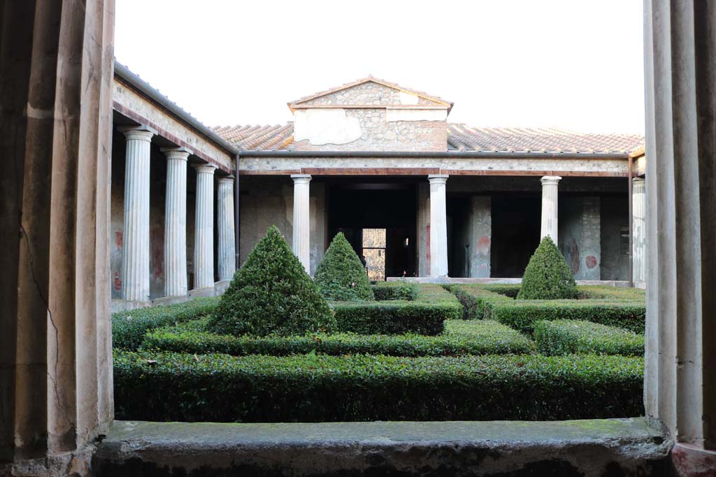 I.10.4 Pompeii. December 2018.
Looking north across peristyle garden towards entrance doorway, in centre, from south-west portico. Photo courtesy of Aude Durand.