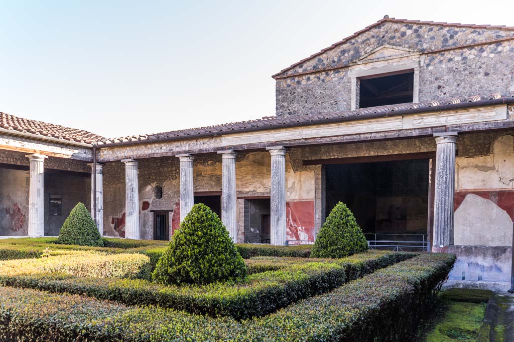 I.10.4 Pompeii. April 2022.
Looking north-east across peristyle garden towards east side from south-west portico. Photo courtesy of Johannes Eber.