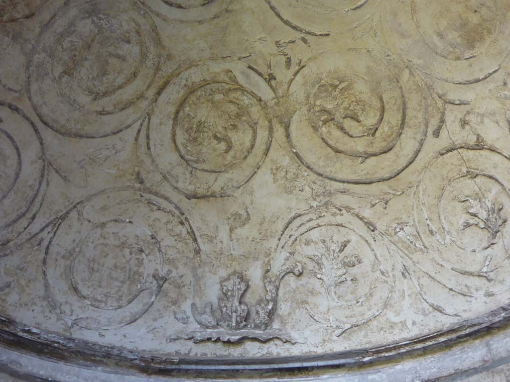 I.10.4 Pompeii. September 2018. Alcove 24, detail of stucco.
Foto Annette Haug, ERC Grant 681269 DÉCOR.