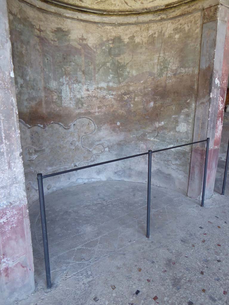 I.10.4 Pompeii. September 2018. Alcove 24, lower wall of alcove and flooring.
Foto Annette Haug, ERC Grant 681269 DÉCOR.