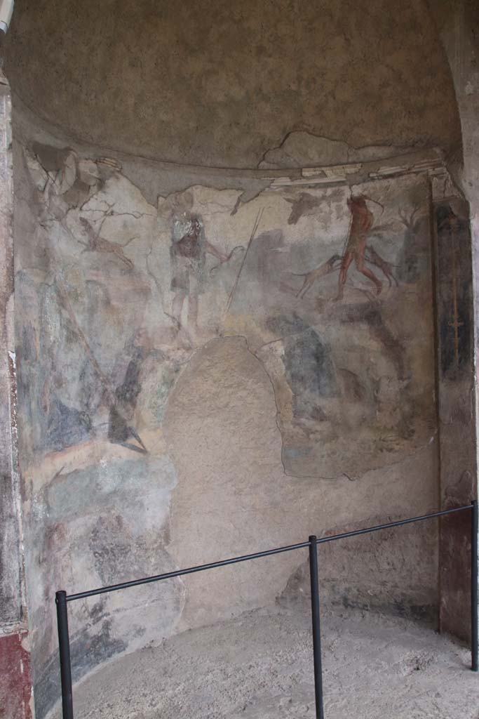 I.10.4 Pompeii. September 2021.
Alcove 22, with wall painting of Diana and Actaeon. Photo courtesy of Klaus Heese.