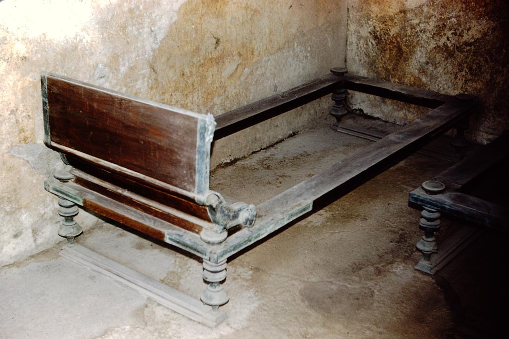 I.10.4 Pompeii. 1961. Room 21, east wall and south-east corner with beds. Photo by Stanley A. Jashemski.
Source: The Wilhelmina and Stanley A. Jashemski archive in the University of Maryland Library, Special Collections (See collection page) and made available under the Creative Commons Attribution-Non-Commercial License v.4. See Licence and use details.
J61f0666