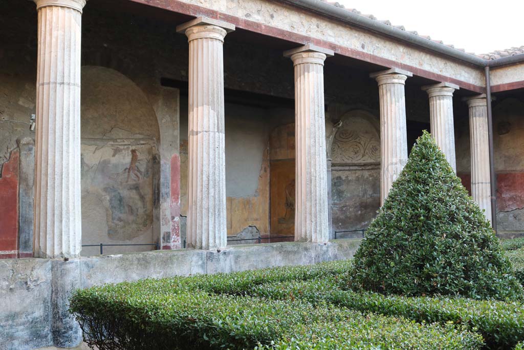 I.10.4 Pompeii. December 2018.
Looking south-west across peristyle garden from portico on east side. Photo courtesy of Aude Durand.