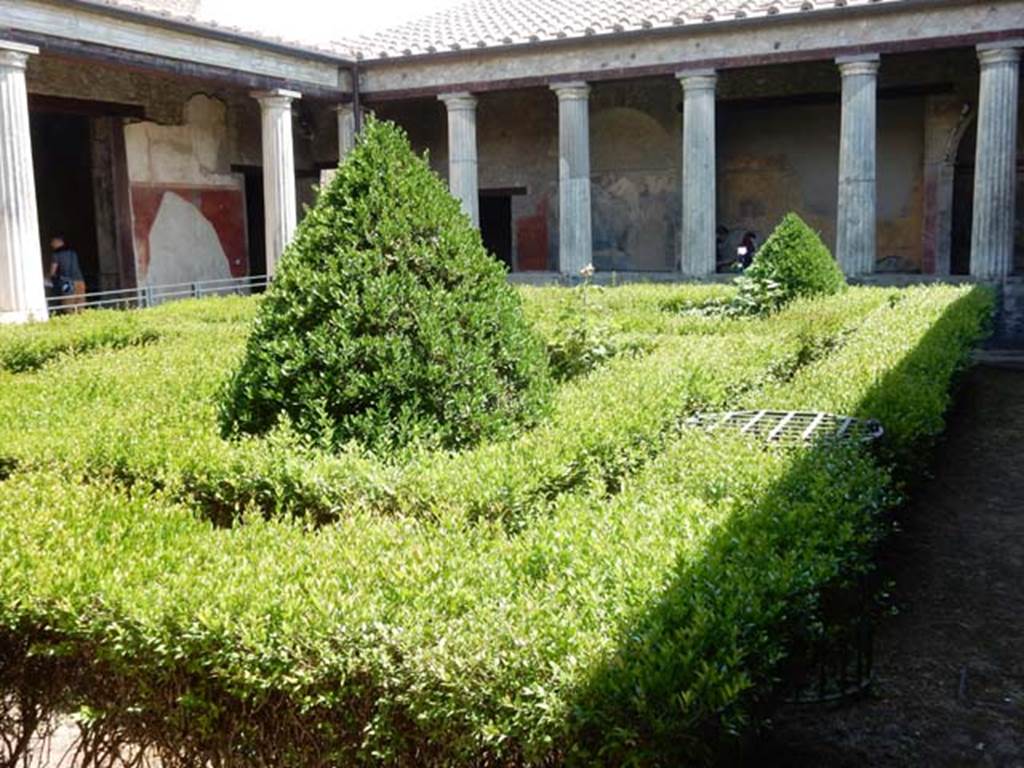 I.10.4 Pompeii. May 2017. Looking south-east across peristyle garden from north-west corner. Photo courtesy of Buzz Ferebee.