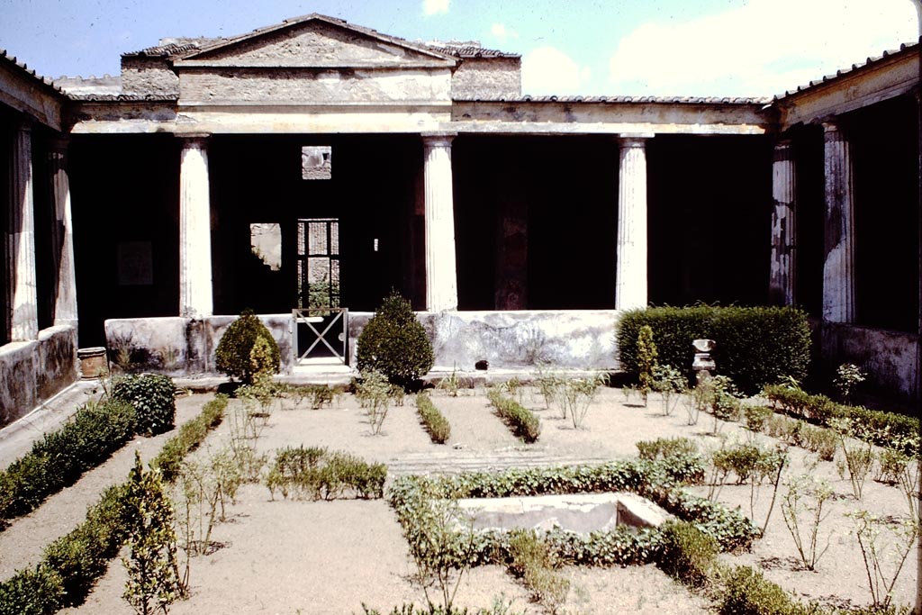 I.10.4 Pompeii. 1966. North side of peristyle garden. Photo by Stanley A. Jashemski.
Source: The Wilhelmina and Stanley A. Jashemski archive in the University of Maryland Library, Special Collections (See collection page) and made available under the Creative Commons Attribution-Non-Commercial License v.4. See Licence and use details.
J66f0414