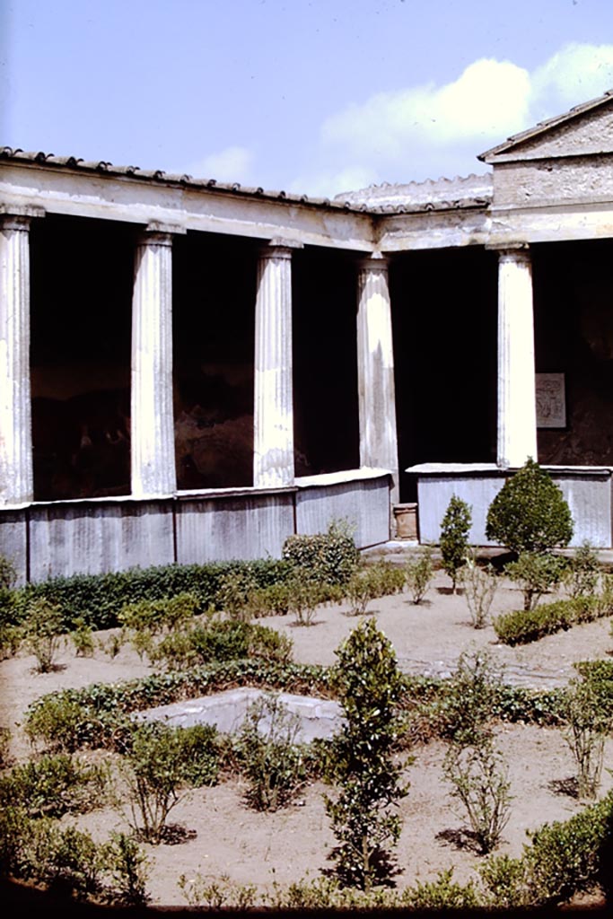 I.10.4 Pompeii. 1968.
North-west corner of peristyle garden with covering over pluteus to try and protect the paintings.
Photo by Stanley A. Jashemski.
Source: The Wilhelmina and Stanley A. Jashemski archive in the University of Maryland Library, Special Collections (See collection page) and made available under the Creative Commons Attribution-Non-Commercial License v.4. See Licence and use details.
J68f0053