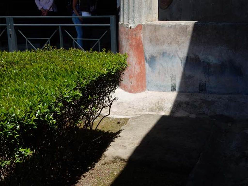 I.10.4 Pompeii. May 2017. Peristyle garden, painted pluteus at the base of the peristyle in the south-east corner. Photo courtesy of Buzz Ferebee.