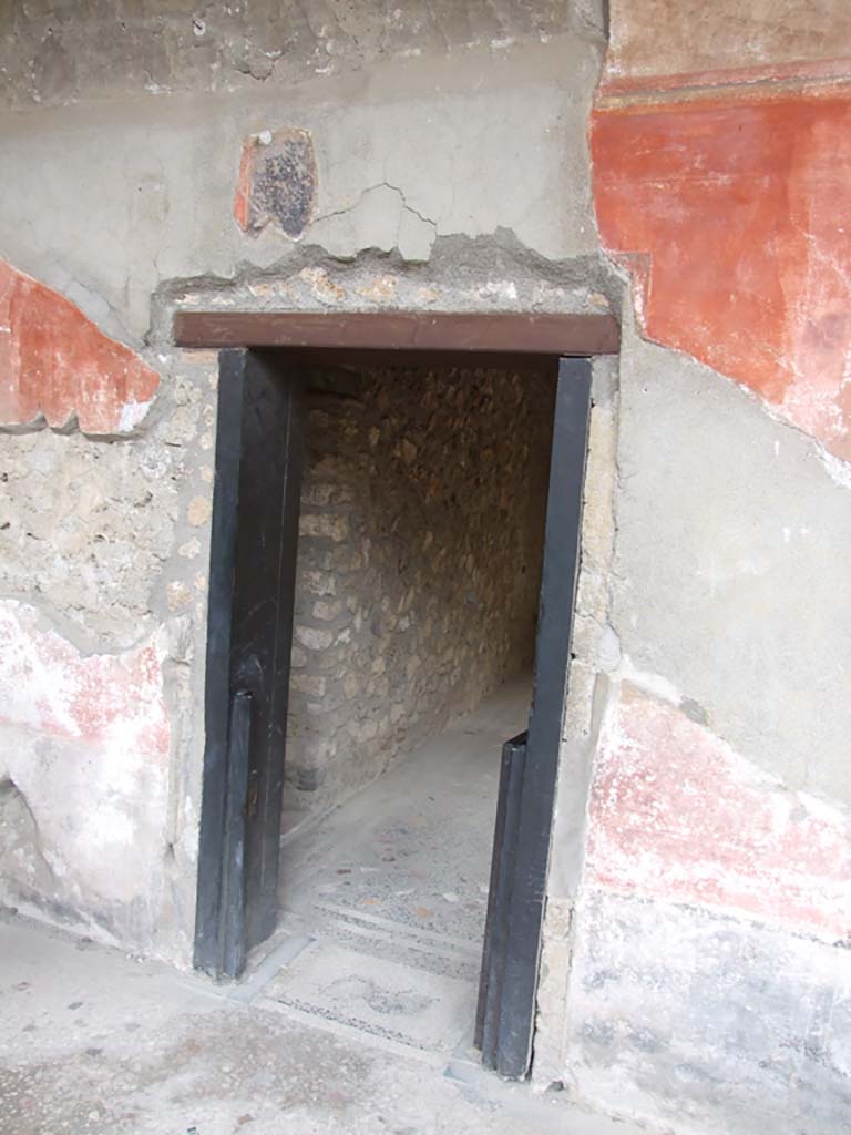 I.10.4 Pompeii. December 2006. Doorway to room 46, the baths’ area, in the west wall of portico.
The baths area has an atrium, a tepidarium (warm room) and a caldarium (hot room). All have mosaic floors.