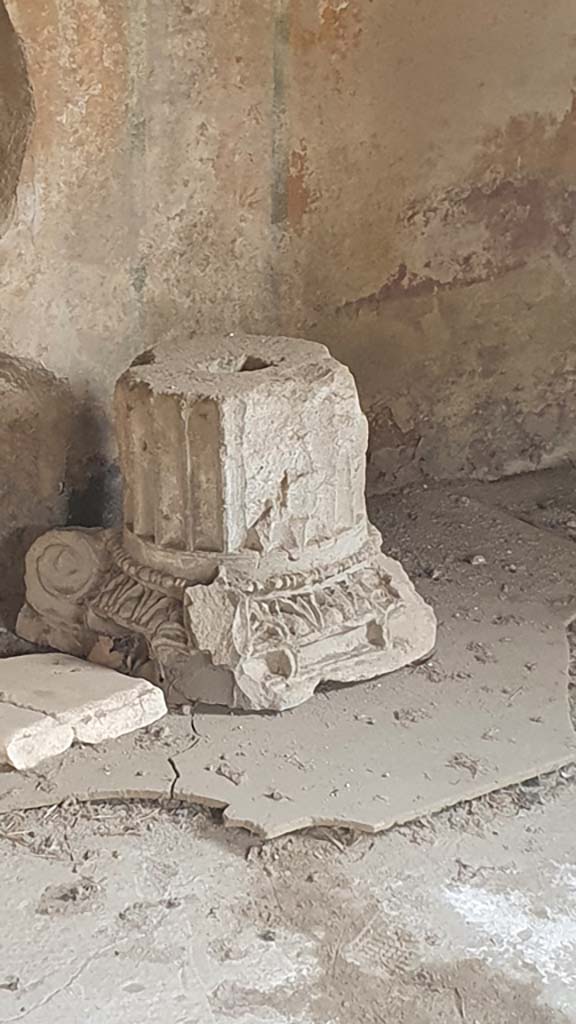 I.11.10 Pompeii. July 2021. Part of column near north wall.
Foto Annette Haug, ERC Grant 681269 DÉCOR.