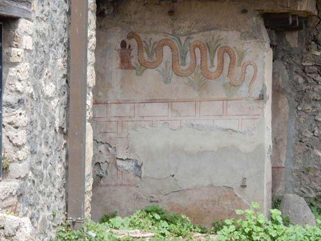 I.11.11 Pompeii. May 2017. Lararium on exterior south wall of latrine. Photo courtesy of Buzz Ferebee.