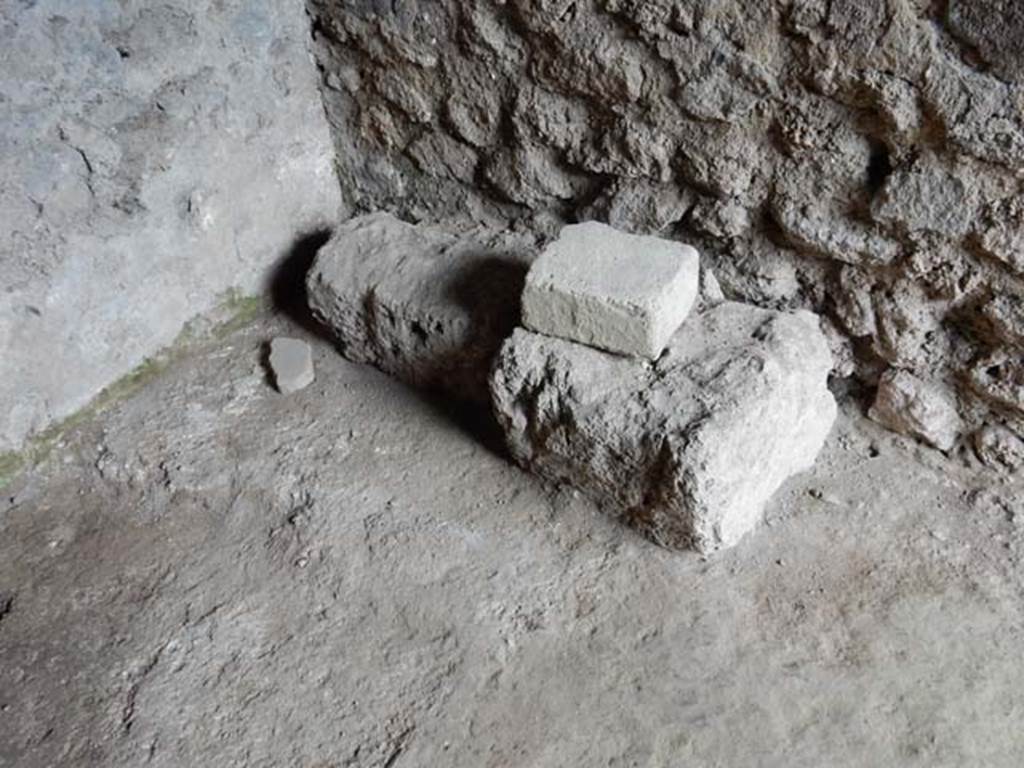 II.3.3 Pompeii. May 2016. Room 16, north-west corner. Photo courtesy of Buzz Ferebee.