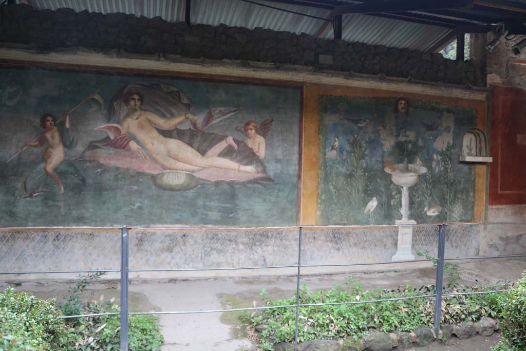 II.3.3 Pompeii. December 2018. Room 11, painted wall on south wall of peristyle towards west end. Photo courtesy of Aude Durand.