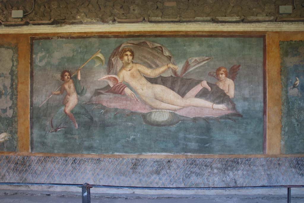 II.3.3 Pompeii. September 2017. Room 11, central panel from south wall with Venus/Aphrodite in a shell.
Photo courtesy of Klaus Heese.
