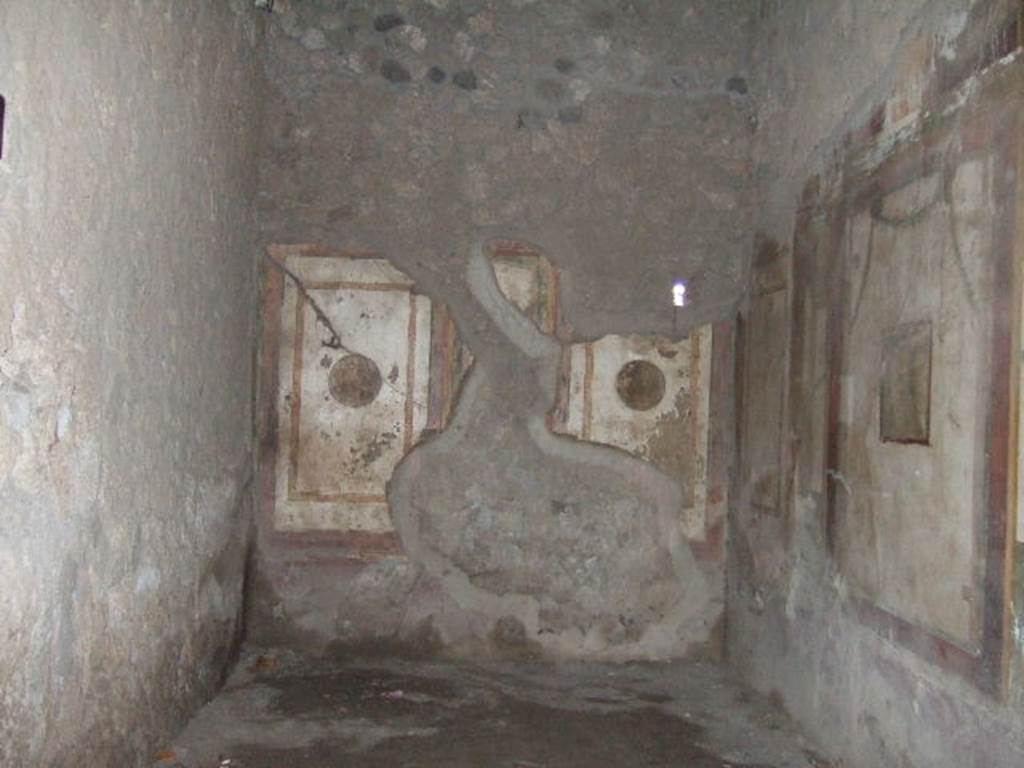 II.3.3 Pompeii. December 2005. Room 4, east wall of cubiculum with two painted medallions.