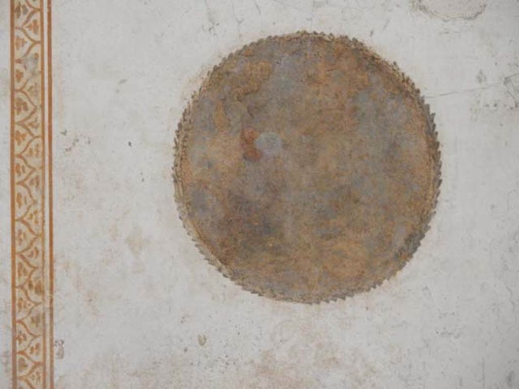 II.3.3 Pompeii. May 2016. Room 4, painted medallion from south end of east wall. Photo courtesy of Buzz Ferebee