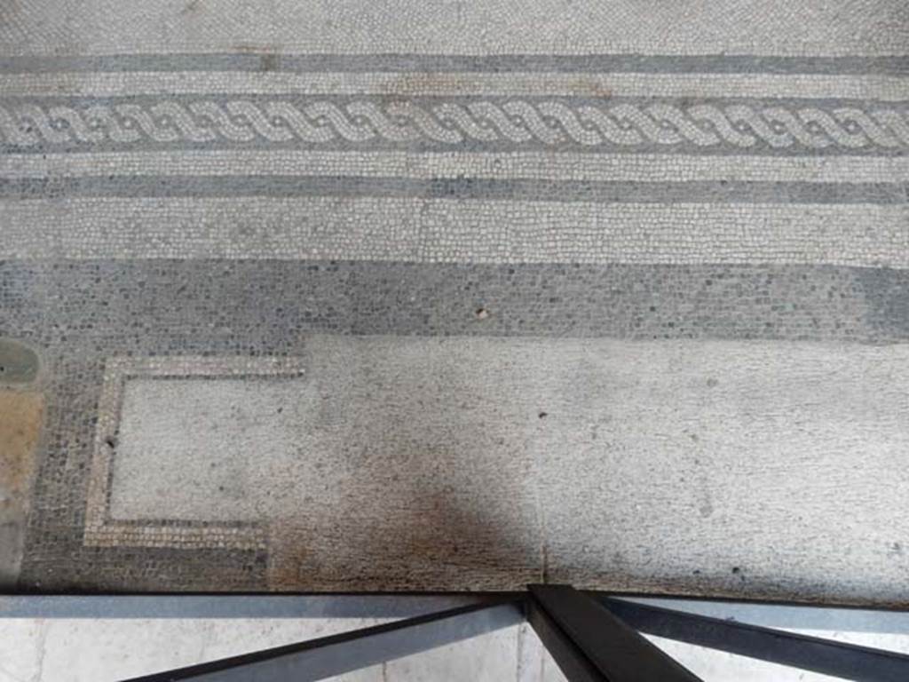 II.3.3 Pompeii. May 2016. Room 5 doorway, detail of floor and threshold. Photo courtesy of Buzz Ferebee.