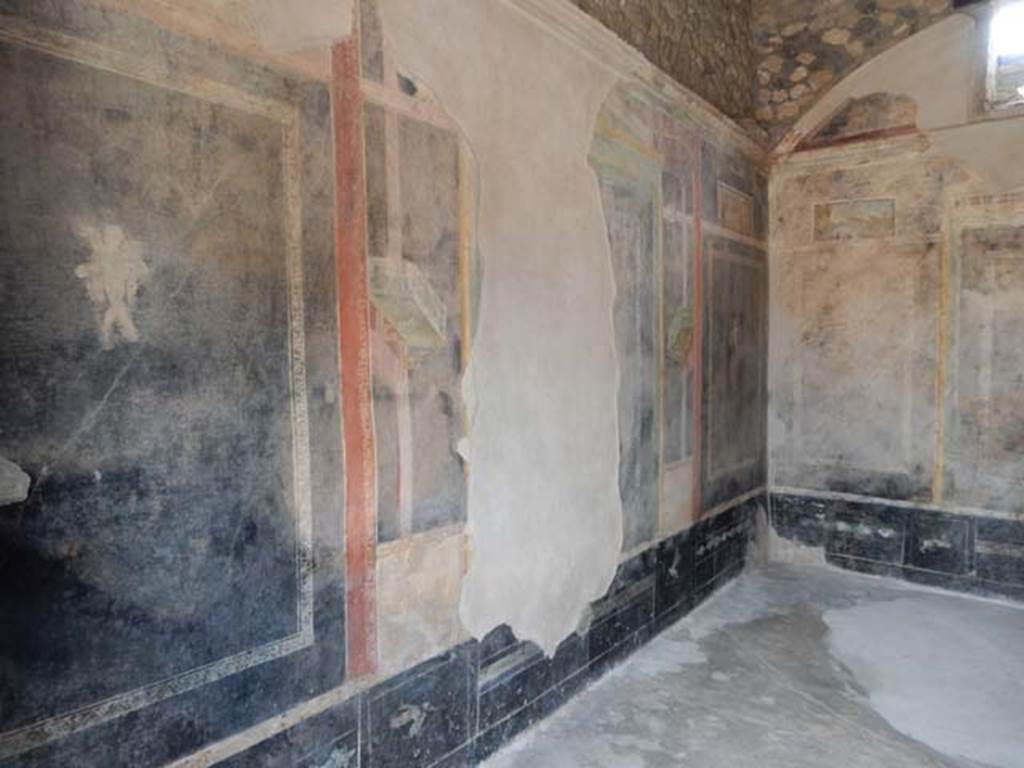 II.3.3 Pompeii. May 2016. Room 6, south wall. Photo courtesy of Buzz Ferebee.