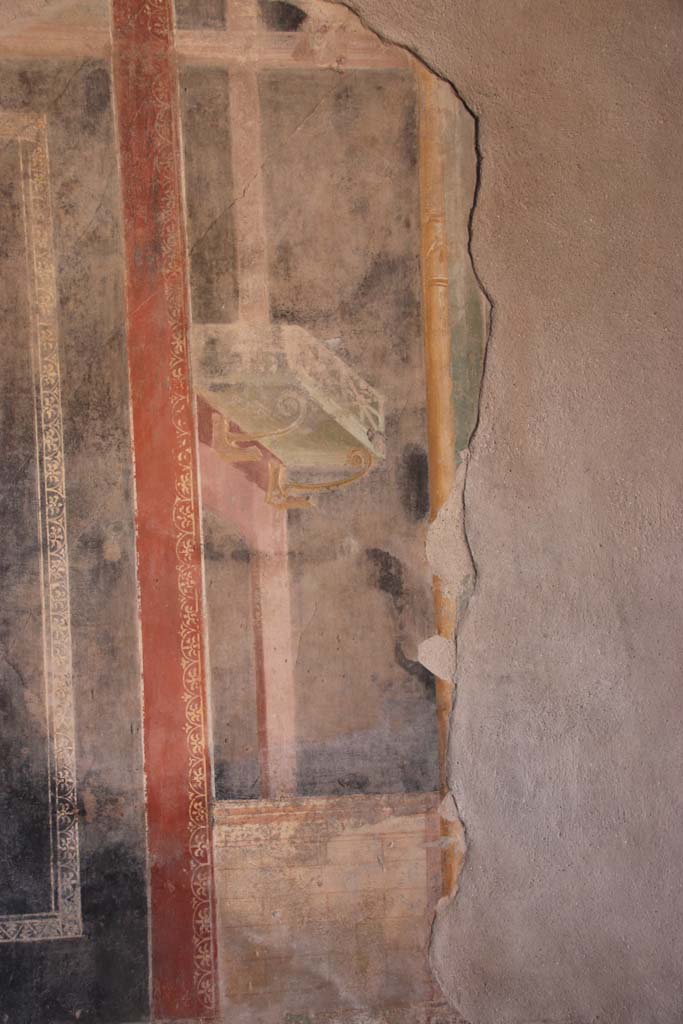 II.3.3 Pompeii. September 2017. Room 6, painted decoration from east side of centre of south wall.
Photo courtesy of Klaus Heese.