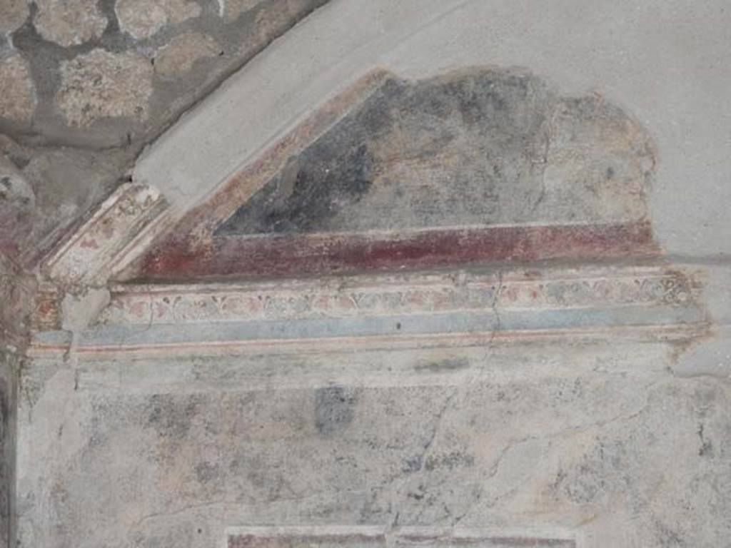 II.3.3 Pompeii. May 2016. Room 6, detail of painted vault at south end of upper west wall. Photo courtesy of Buzz Ferebee.