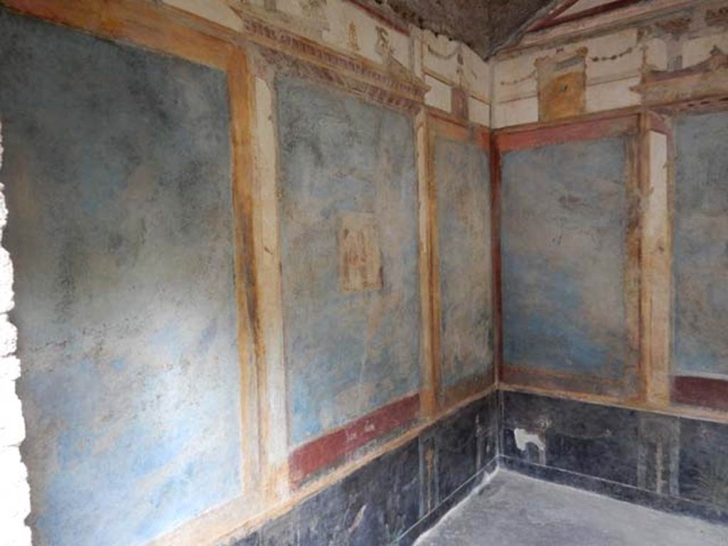II.3.3 Pompeii. May 2016. Room 10, east wall and south-east corner. Photo courtesy of Buzz Ferebee.