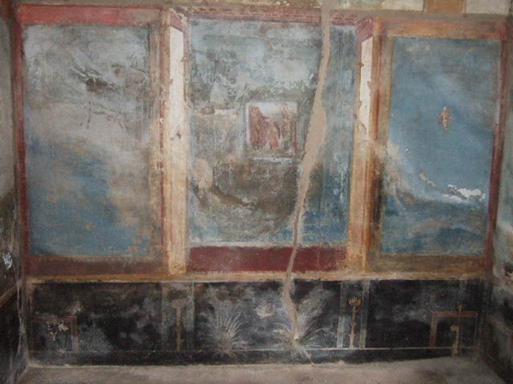II.3.3 Pompeii. December 2005. Room 10, south wall of cubiculum.