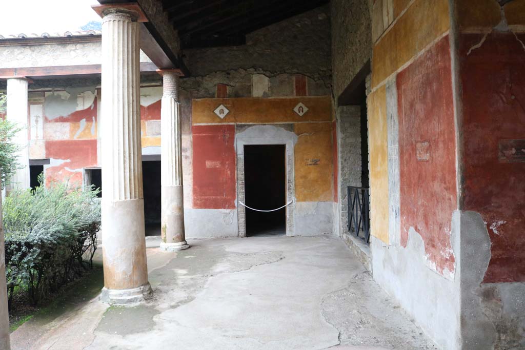 II.3.3 Pompeii. December 2018.
Room 11, looking towards west portico and doorway to room 12, in centre, across north portico. Photo courtesy of Aude Durand.