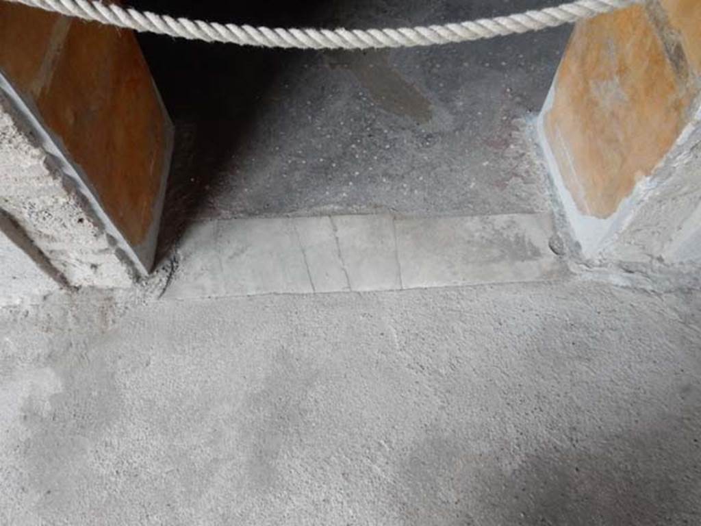 II.3.3 Pompeii. May 2016. Room 12, threshold of doorway. Photo courtesy of Buzz Ferebee.