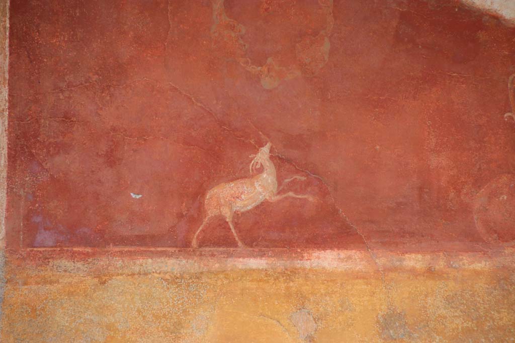 II.3.3 Pompeii. September 2017.
Room 11, west portico, detail of painted decoration above doorway to room 13, cubiculum. Photo courtesy of Klaus Heese.