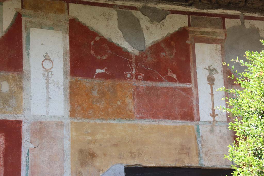 II.3.3 Pompeii. September 2017. Room 11, west portico, painted decoration on upper wall.
Photo courtesy of Klaus Heese.