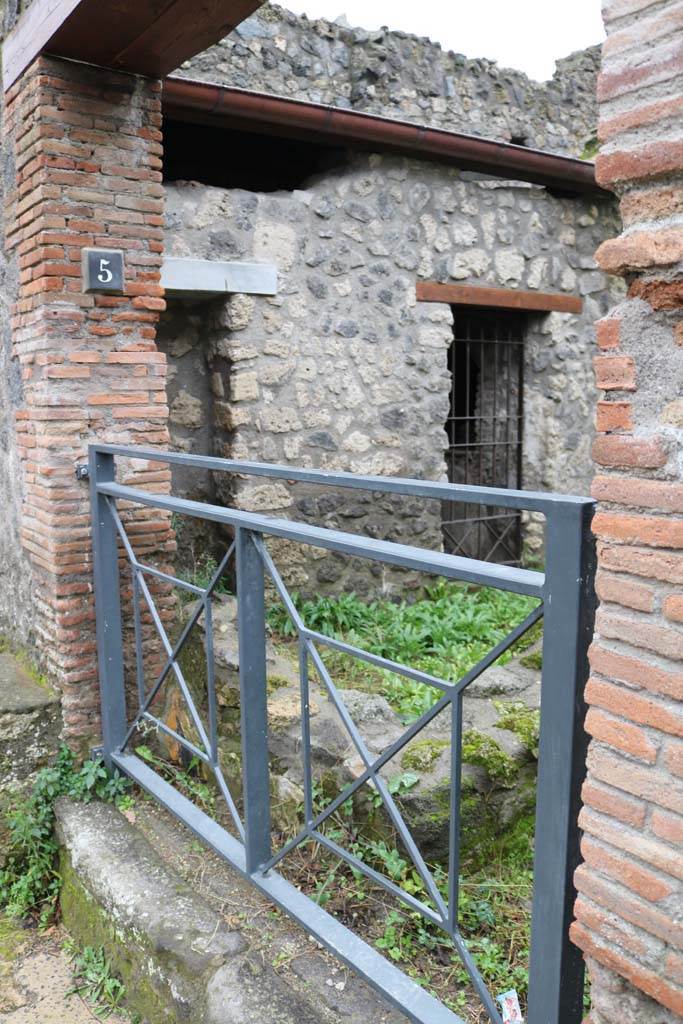 II.4.5 Pompeii. December 2018.
Shop entrance doorway, looking towards east wall. Photo courtesy of Aude Durand.