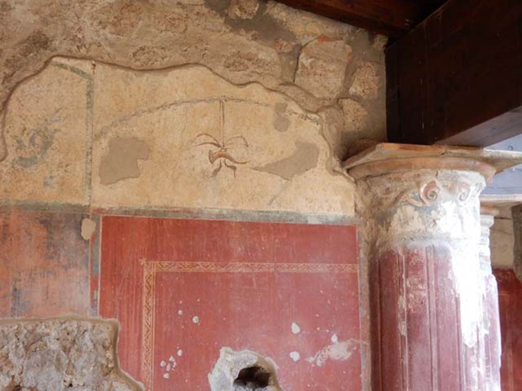 II.4.6 Pompeii. May 2017. Detail showing a horn hanging from a garland from upper west wall in south-west corner.
Photo courtesy of Buzz Ferebee.