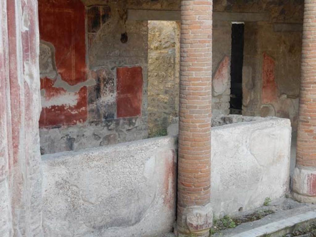II.4.6 Pompeii. May 2017. Detail from west side of portico. Photo courtesy of Buzz Ferebee.