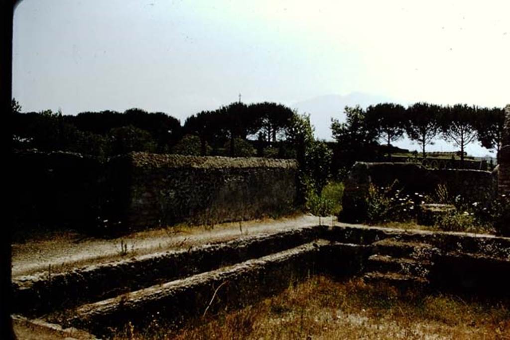 II.4.6 Pompeii. 1959. Looking south-east across swimming pool. Photo by Stanley A. Jashemski.
Source: The Wilhelmina and Stanley A. Jashemski archive in the University of Maryland Library, Special Collections (See collection page) and made available under the Creative Commons Attribution-Non Commercial License v.4. See Licence and use details.
J59f0153