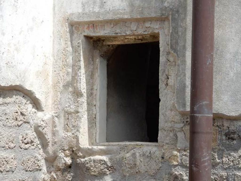 II.4.6 Pompeii. May 2016. Small window in west wall of caldarium. Photo courtesy of Buzz Ferebee.