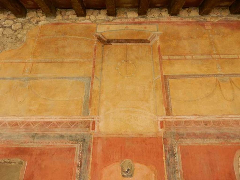 II.4.6 Pompeii. May 2016. Painted decoration on upper west wall of portico. Photo courtesy of Buzz Ferebee.
