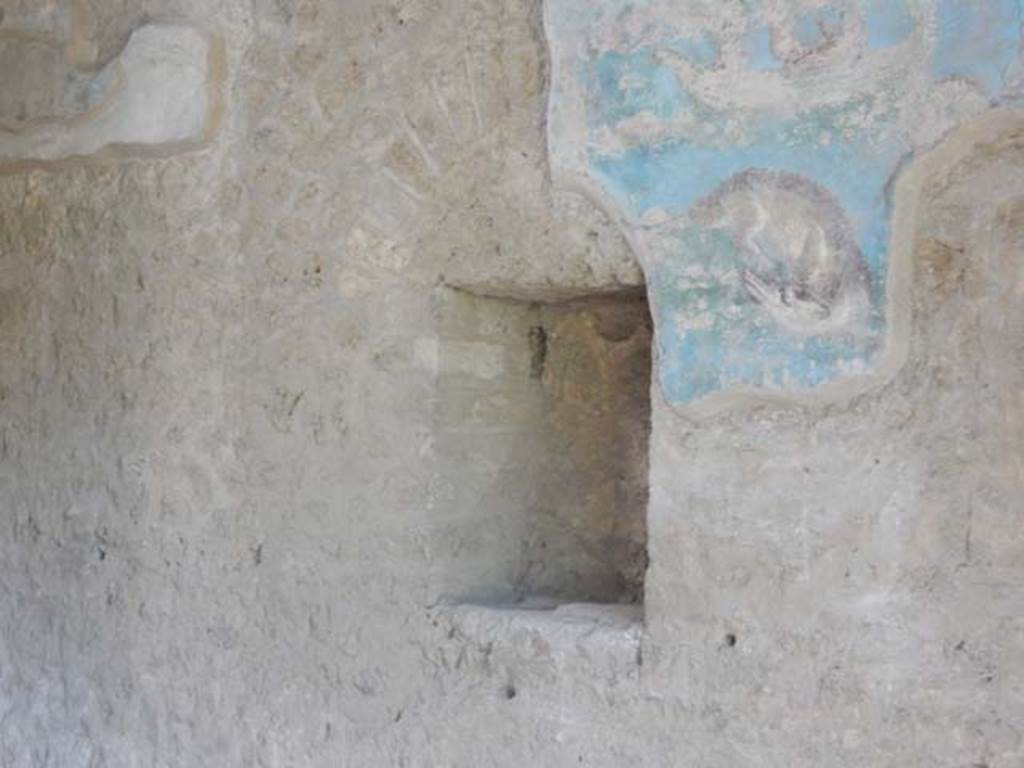 II.4.6 Pompeii. May 2016. North wall, niche and remains of painted decoration. Photo courtesy of Buzz Ferebee.