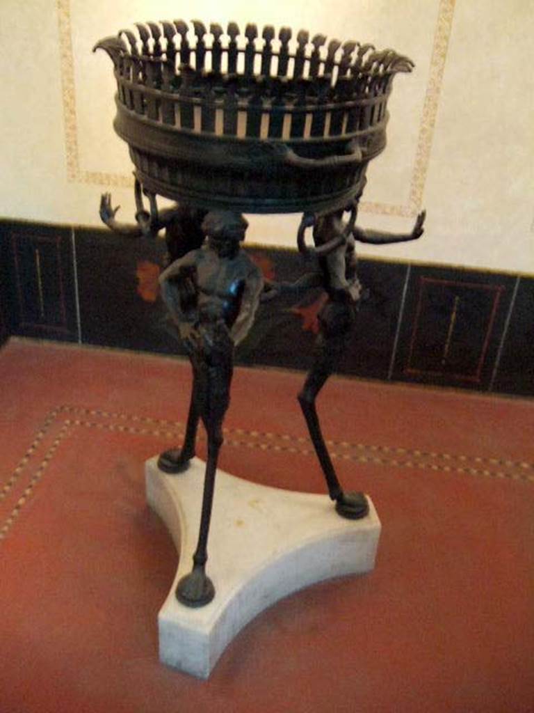 II.4.6 Pompeii. Found 15th June 1755,
Bronze brazier tripod supported by ithyphallic satyrs as legs, found in the sacrarium.
Now in Naples Archaeological Museum. Inventory number 27874.