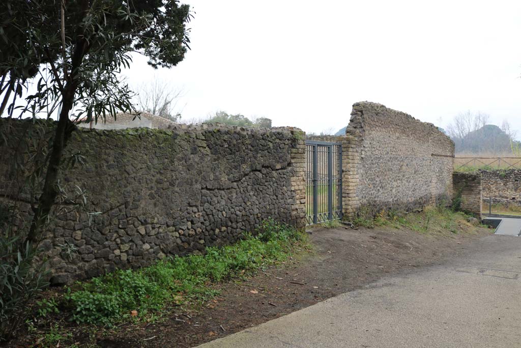 II.4.8 Pompeii. December 2018. Looking north along west side of Vicolo dell’Anfiteatro. Photo courtesy of Aude Durand.