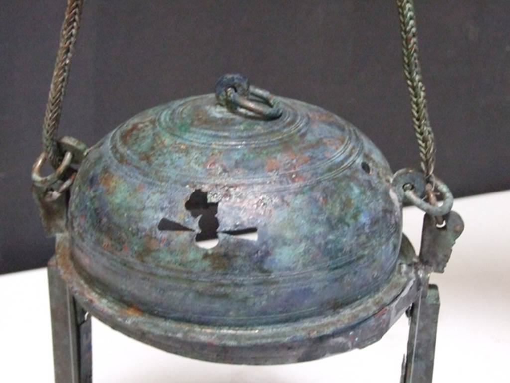 II.4.8 Pompeii. March 2009. Bronze lantern top with closed lid. SAP inventory number 5798.