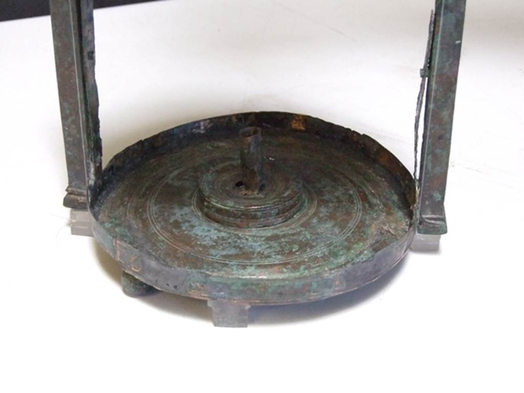 II.4.8 Pompeii. March 2009. Bronze lantern. Base. SAP inventory number 5798.