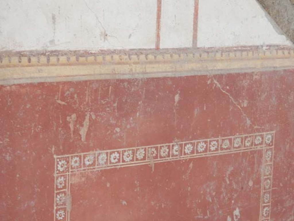 II.4.10 Pompeii. May 2016. Detail of painted decoration on east wall near steps. Photo courtesy of Buzz Ferebee.