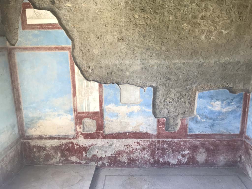II.4.6/10 Pompeii. April 2019. Biclinium, south-east corner and south wall. Photo courtesy of Rick Bauer.